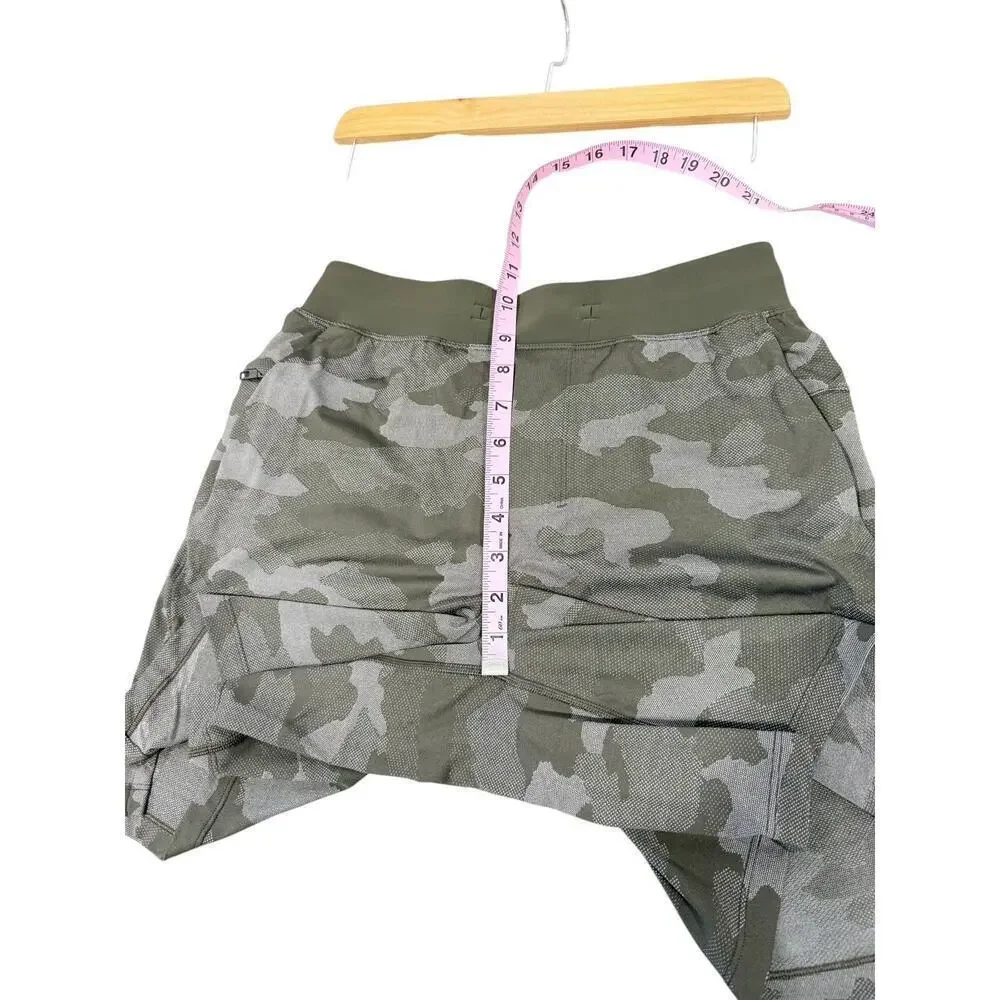 Lululemon T.H.E. Short 7” *Linerless Size Small Camo Athletic Performance